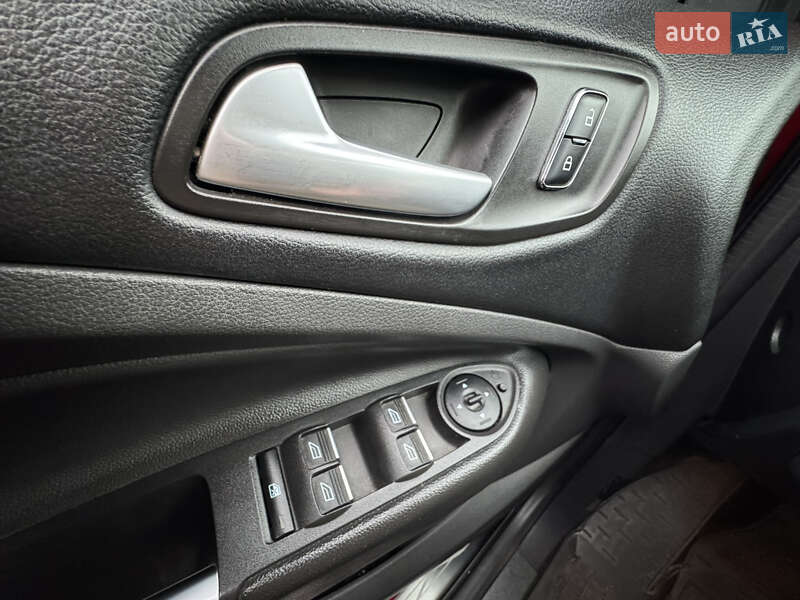 Позашляховик / Кросовер Ford Kuga 2015 в Житомирі