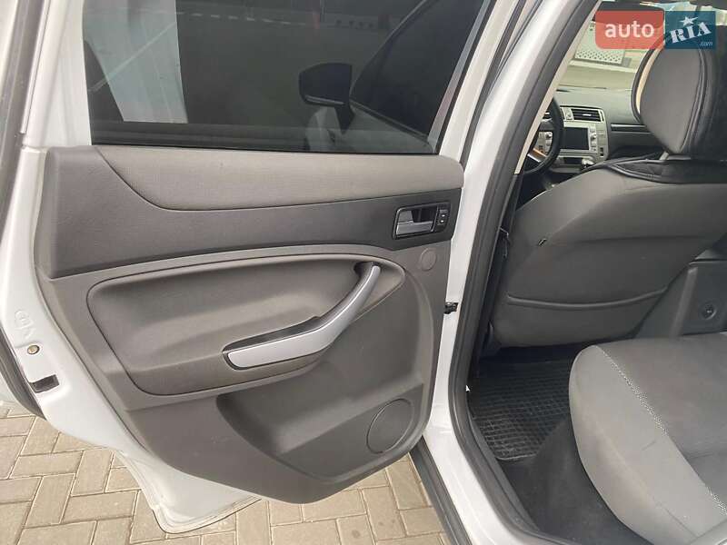 Внедорожник / Кроссовер Ford Kuga 2012 в Кропивницком фото 41 Внедорожник / Кроссовер Ford Kuga 2012 в Кропивницком