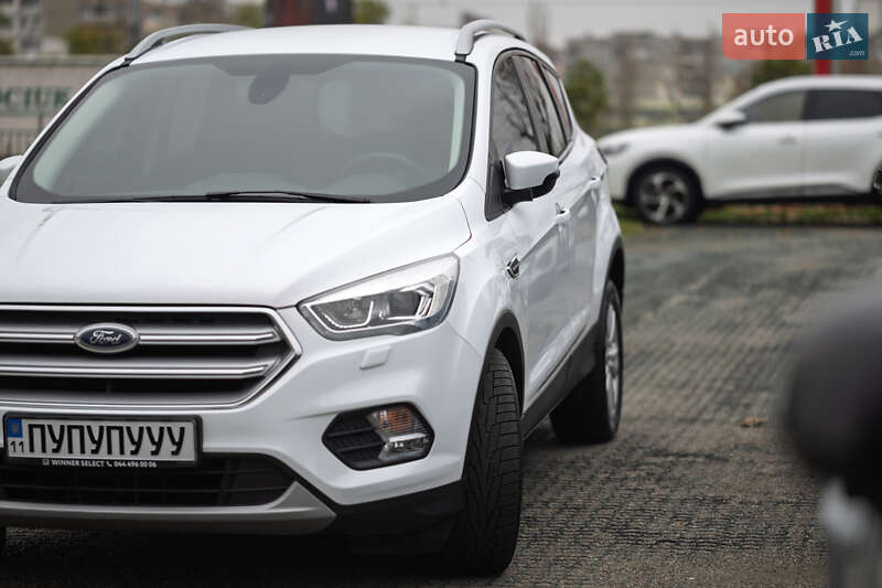 Позашляховик / Кросовер Ford Kuga 2019 в Києві