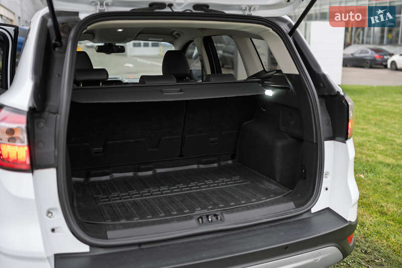 Позашляховик / Кросовер Ford Kuga 2019 в Києві