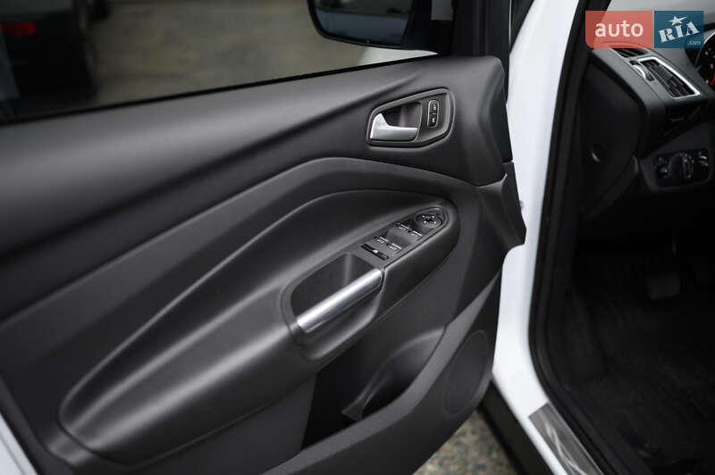 Позашляховик / Кросовер Ford Kuga 2019 в Києві