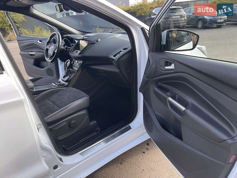 Внедорожник / Кроссовер Ford Kuga 2019 в Ровно