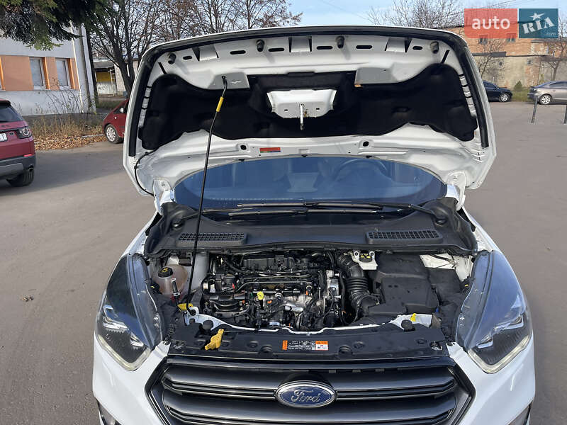 Внедорожник / Кроссовер Ford Kuga 2019 в Ровно