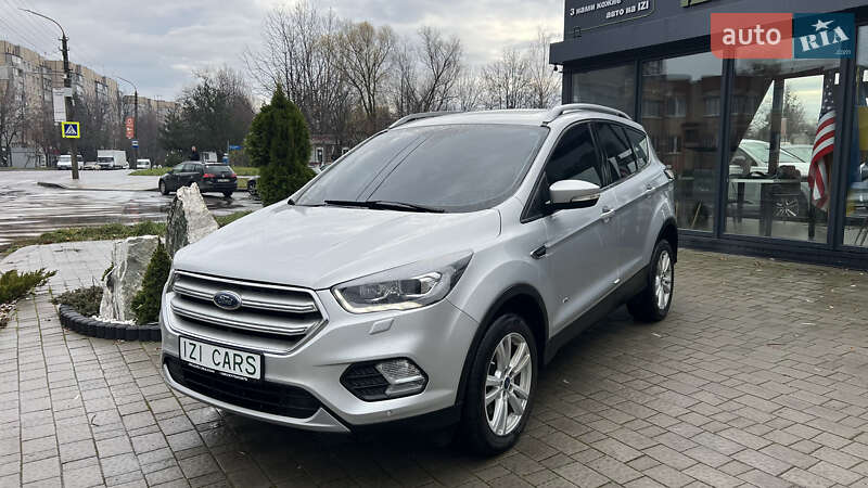 Внедорожник / Кроссовер Ford Kuga 2017 в Львове