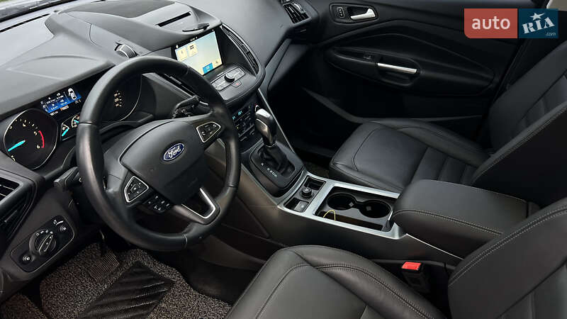 Внедорожник / Кроссовер Ford Kuga 2017 в Львове