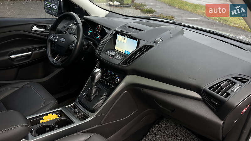 Внедорожник / Кроссовер Ford Kuga 2017 в Львове