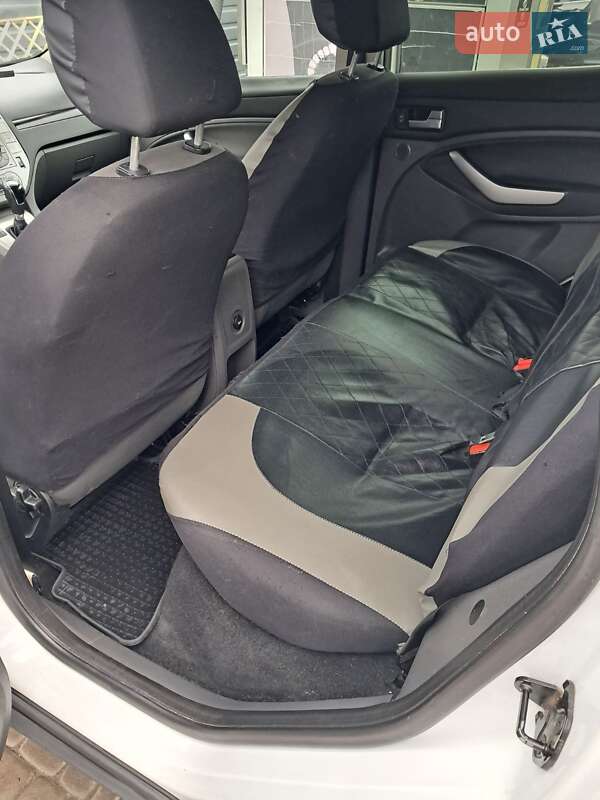 Позашляховик / Кросовер Ford Kuga 2012 в Ірпені