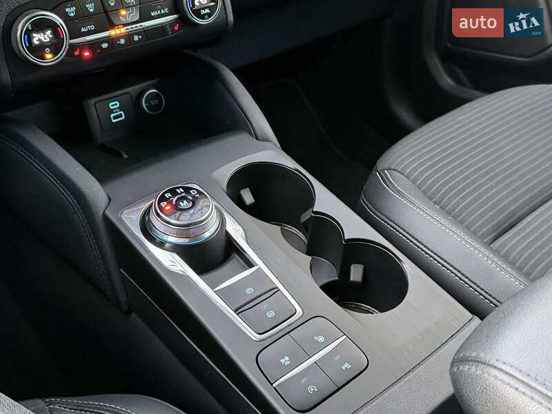 Внедорожник / Кроссовер Ford Kuga 2020 в Киеве