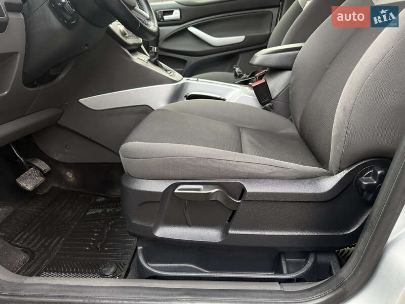 Внедорожник / Кроссовер Ford Kuga 2012 в Киеве