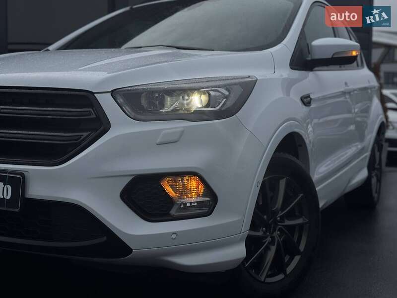 Внедорожник / Кроссовер Ford Kuga 2019 в Ровно