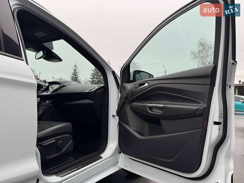 Внедорожник / Кроссовер Ford Kuga 2019 в Ровно