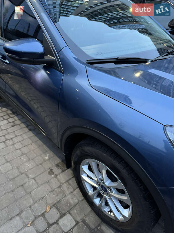Позашляховик / Кросовер Ford Kuga 2021 в Дніпрі