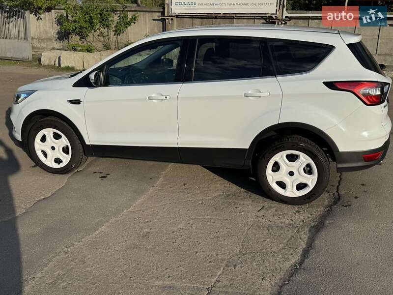 Позашляховик / Кросовер Ford Kuga 2018 в Чернігові