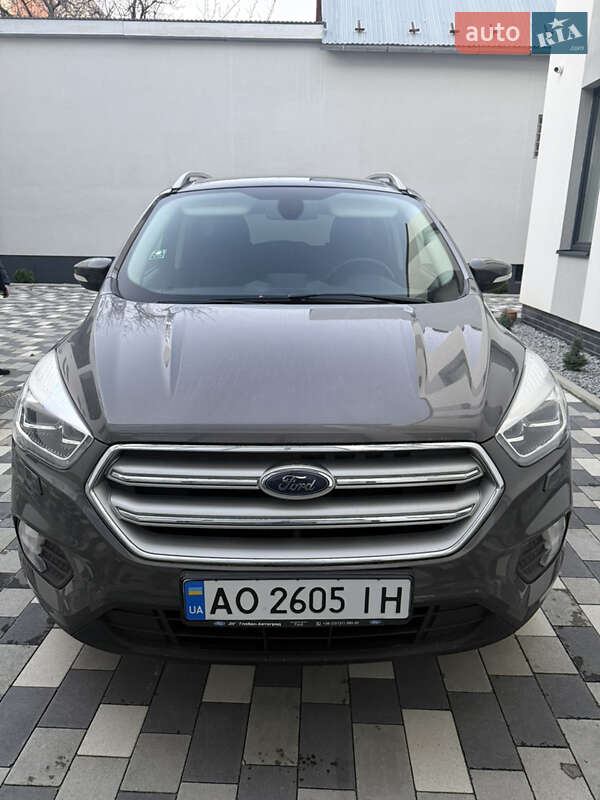 Позашляховик / Кросовер Ford Kuga 2019 в Мукачевому