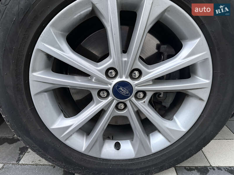 Позашляховик / Кросовер Ford Kuga 2019 в Мукачевому