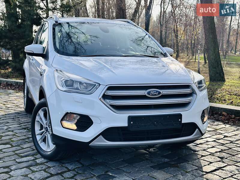 Позашляховик / Кросовер Ford Kuga 2019 в Києві