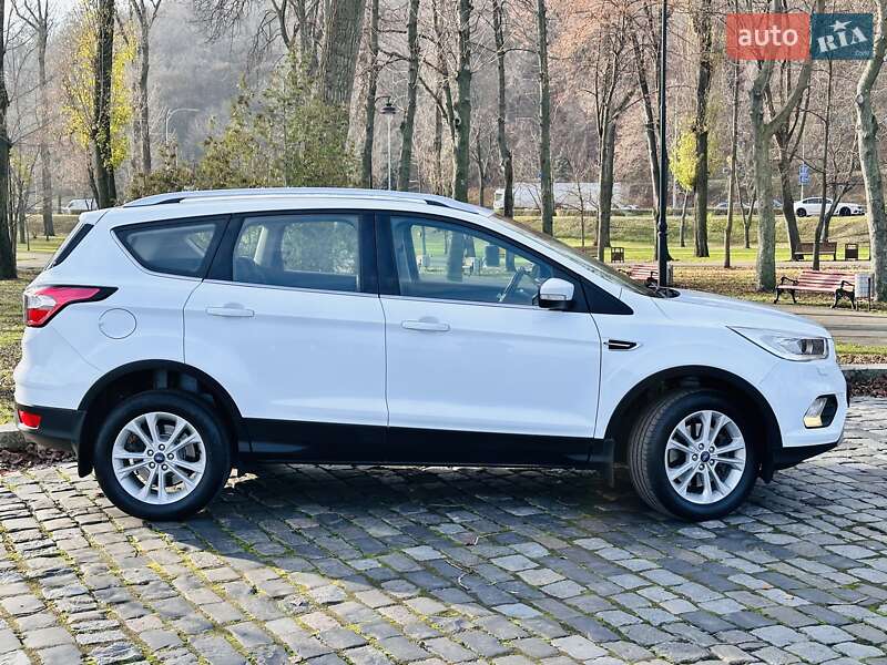 Позашляховик / Кросовер Ford Kuga 2019 в Києві
