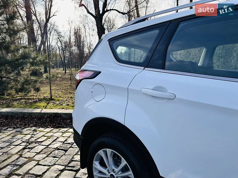 Позашляховик / Кросовер Ford Kuga 2019 в Києві