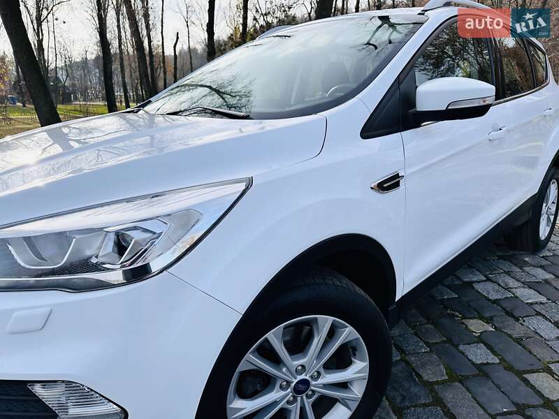 Позашляховик / Кросовер Ford Kuga 2019 в Києві