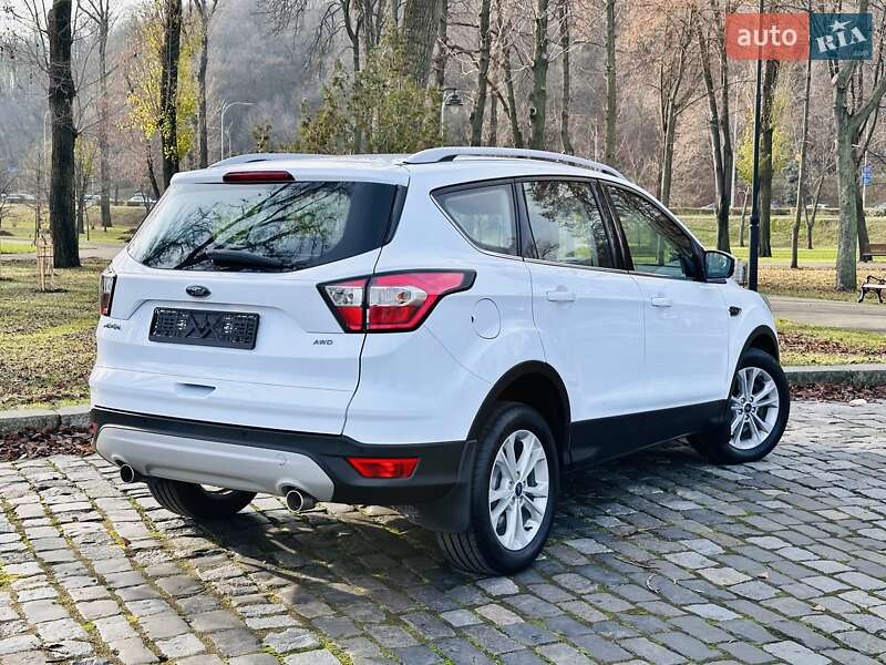 Позашляховик / Кросовер Ford Kuga 2019 в Києві