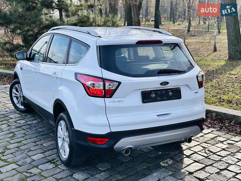Позашляховик / Кросовер Ford Kuga 2019 в Києві