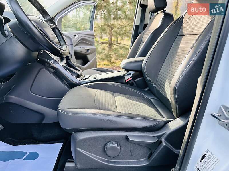 Позашляховик / Кросовер Ford Kuga 2019 в Києві