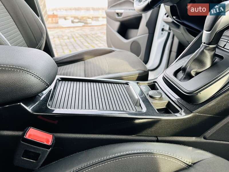 Позашляховик / Кросовер Ford Kuga 2019 в Києві