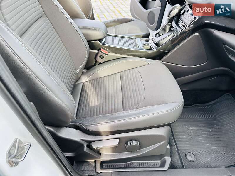 Позашляховик / Кросовер Ford Kuga 2019 в Києві