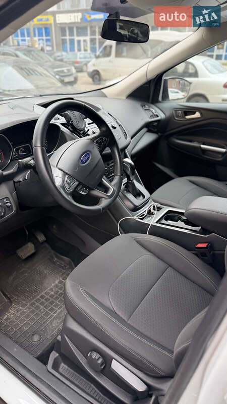 Позашляховик / Кросовер Ford Kuga 2017 в Києві