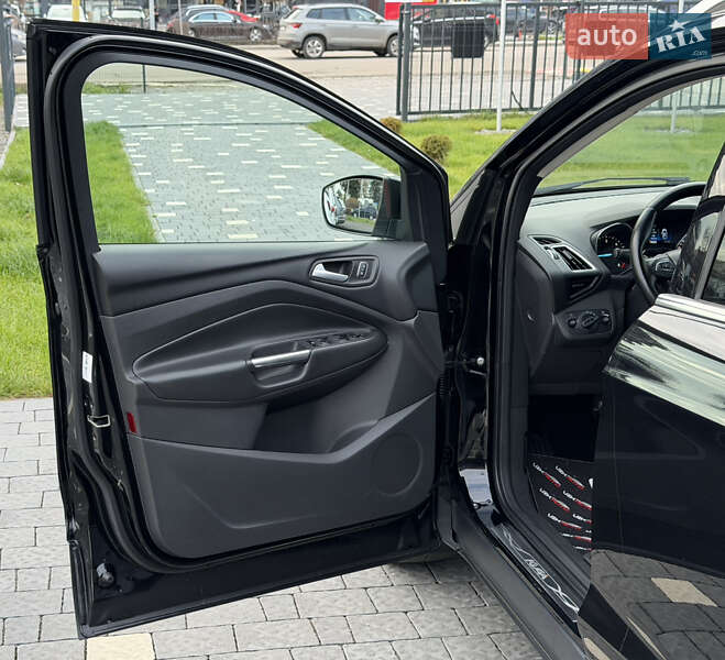 Позашляховик / Кросовер Ford Kuga 2019 в Ужгороді