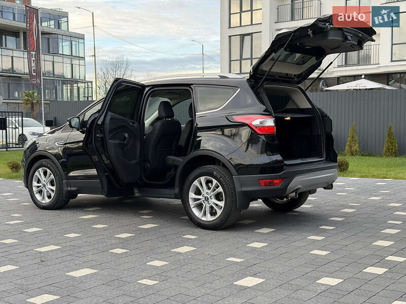 Позашляховик / Кросовер Ford Kuga 2019 в Ужгороді