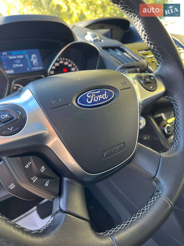 Позашляховик / Кросовер Ford Kuga 2014 в Києві