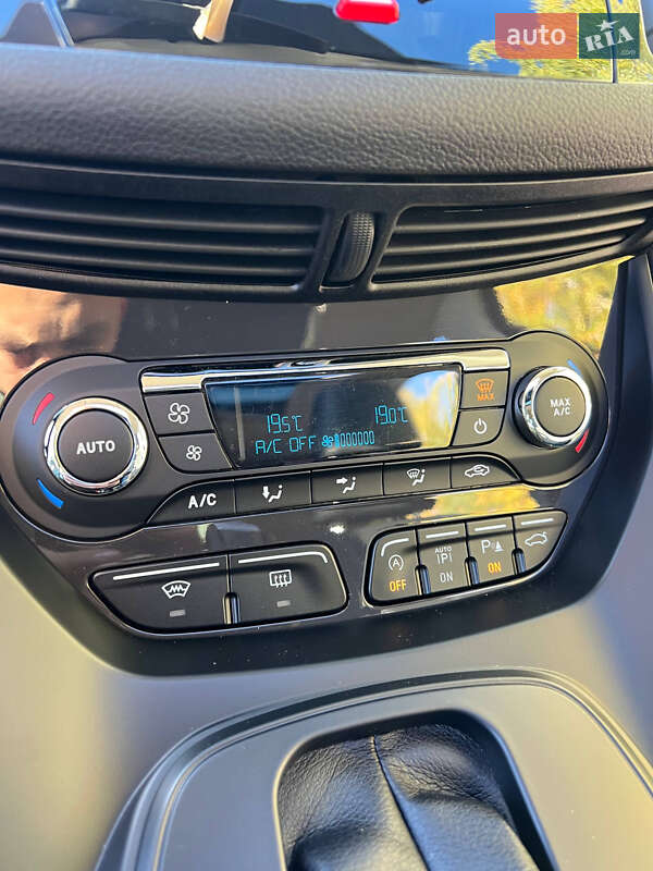 Позашляховик / Кросовер Ford Kuga 2014 в Києві