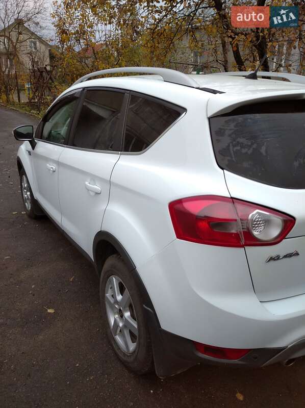 Позашляховик / Кросовер Ford Kuga 2012 в Волочиську