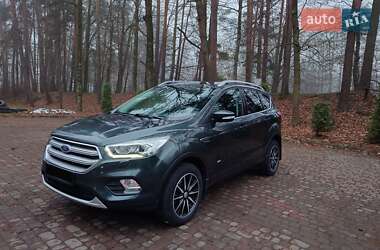 Позашляховик / Кросовер Ford Kuga 2017 в Дрогобичі