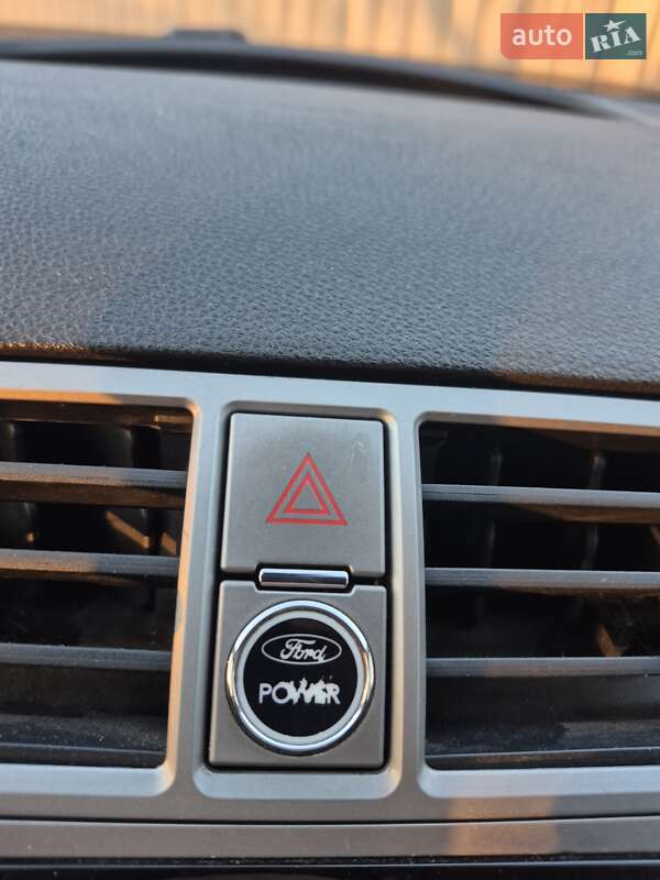 Позашляховик / Кросовер Ford Kuga 2013 в Києві