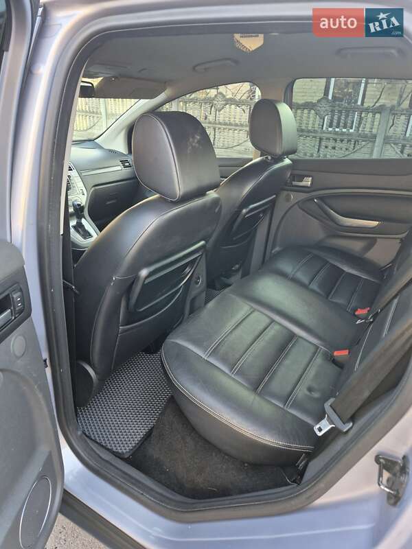 Позашляховик / Кросовер Ford Kuga 2013 в Києві