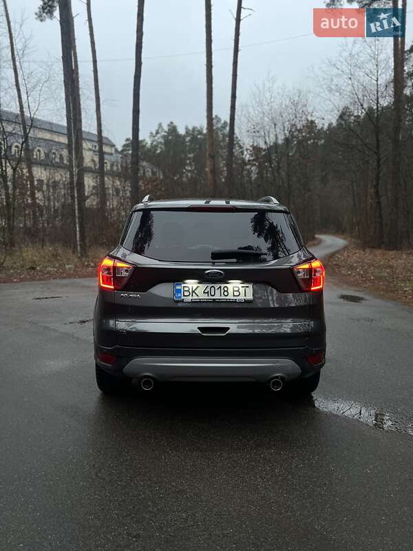 Внедорожник / Кроссовер Ford Kuga 2016 в Киеве