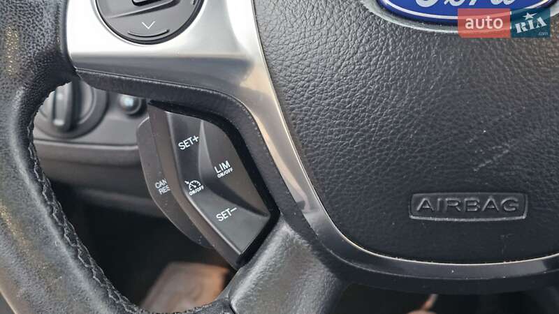 Позашляховик / Кросовер Ford Kuga 2013 в Чернігові