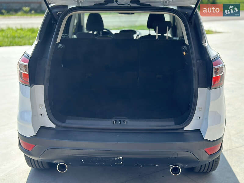 Позашляховик / Кросовер Ford Kuga 2017 в Борисполі