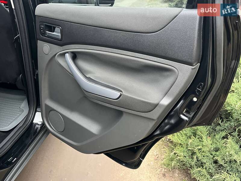 Позашляховик / Кросовер Ford Kuga 2011 в Первомайську