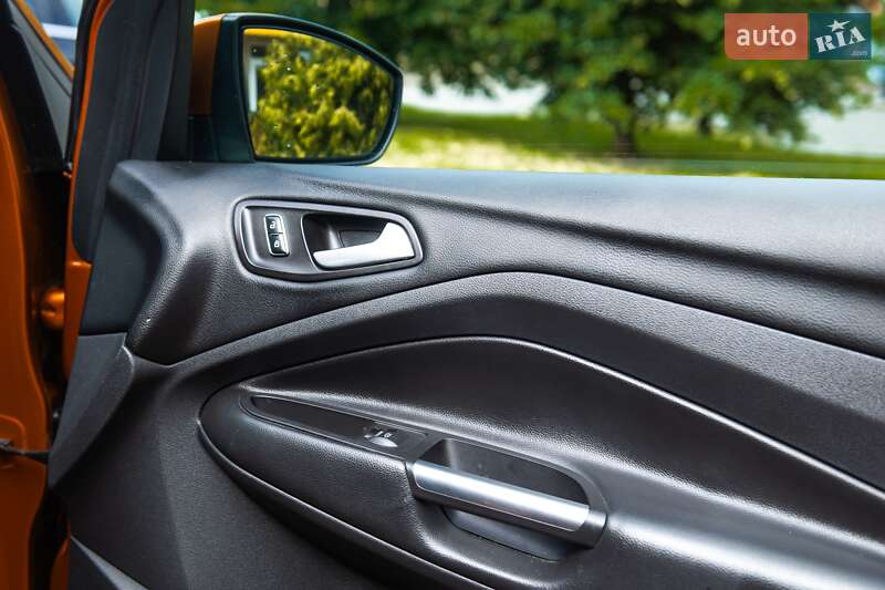 Позашляховик / Кросовер Ford Kuga 2015 в Івано-Франківську