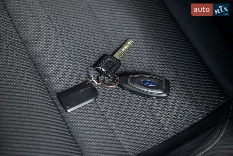 Позашляховик / Кросовер Ford Kuga 2015 в Івано-Франківську