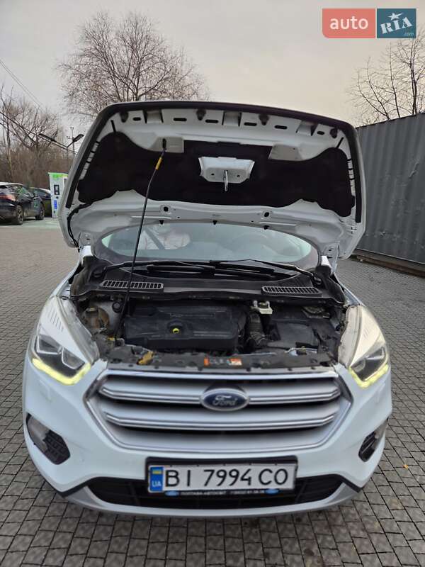 Внедорожник / Кроссовер Ford Kuga 2017 в Полтаве