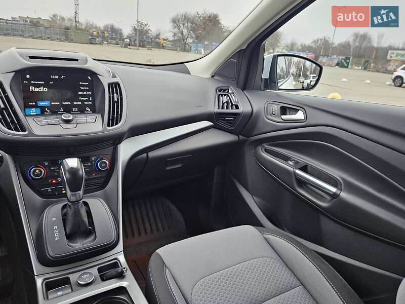 Внедорожник / Кроссовер Ford Kuga 2016 в Днепре фото 26 Внедорожник / Кроссовер Ford Kuga 2016 в Днепре