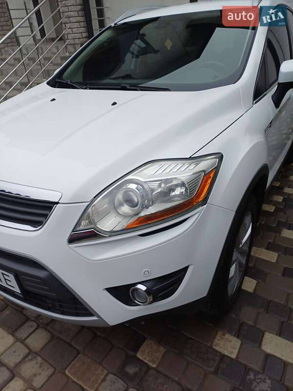 Позашляховик / Кросовер Ford Kuga 2012 в Чернівцях