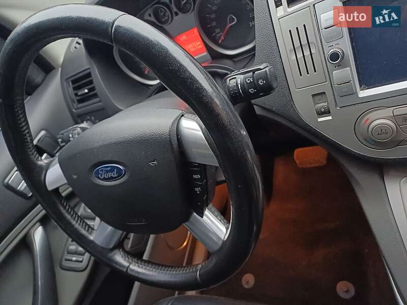 Позашляховик / Кросовер Ford Kuga 2012 в Чернівцях