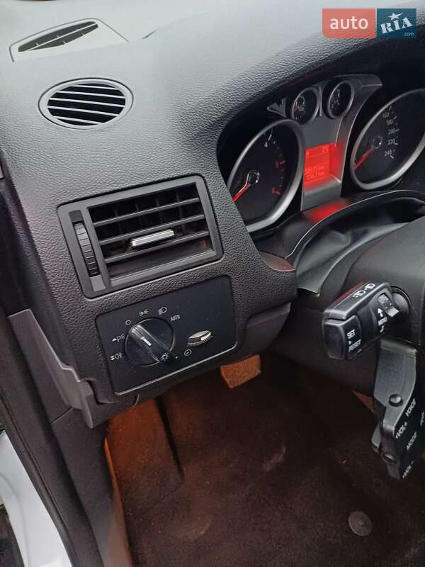 Позашляховик / Кросовер Ford Kuga 2012 в Чернівцях