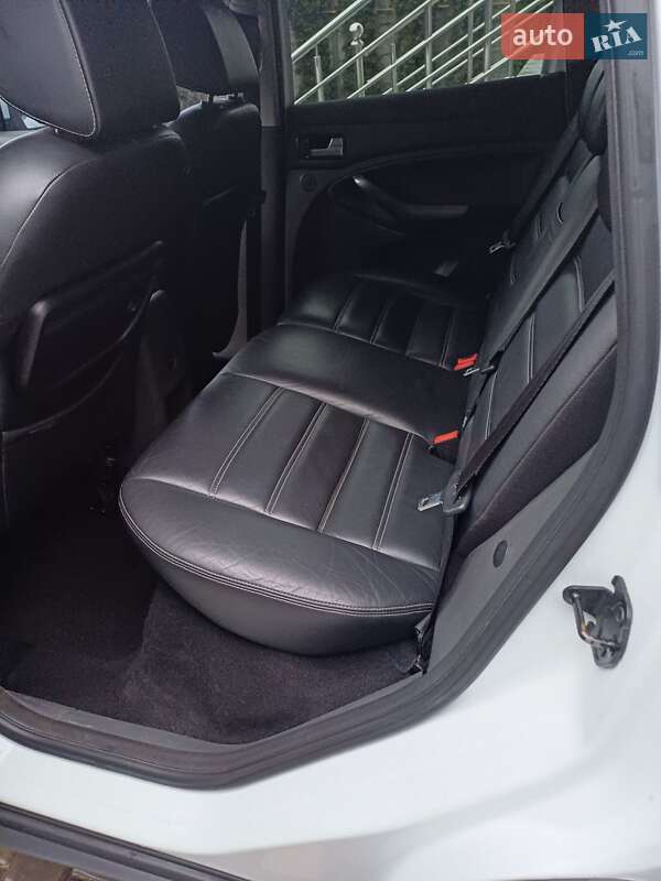 Позашляховик / Кросовер Ford Kuga 2012 в Чернівцях