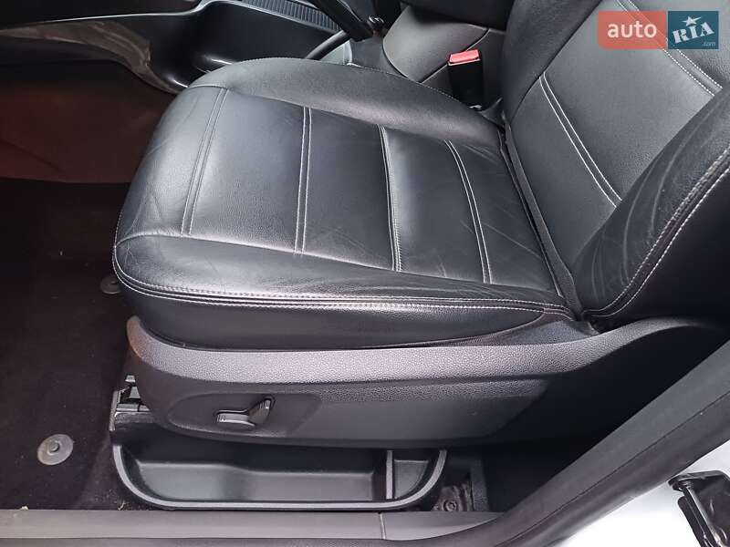 Позашляховик / Кросовер Ford Kuga 2012 в Чернівцях